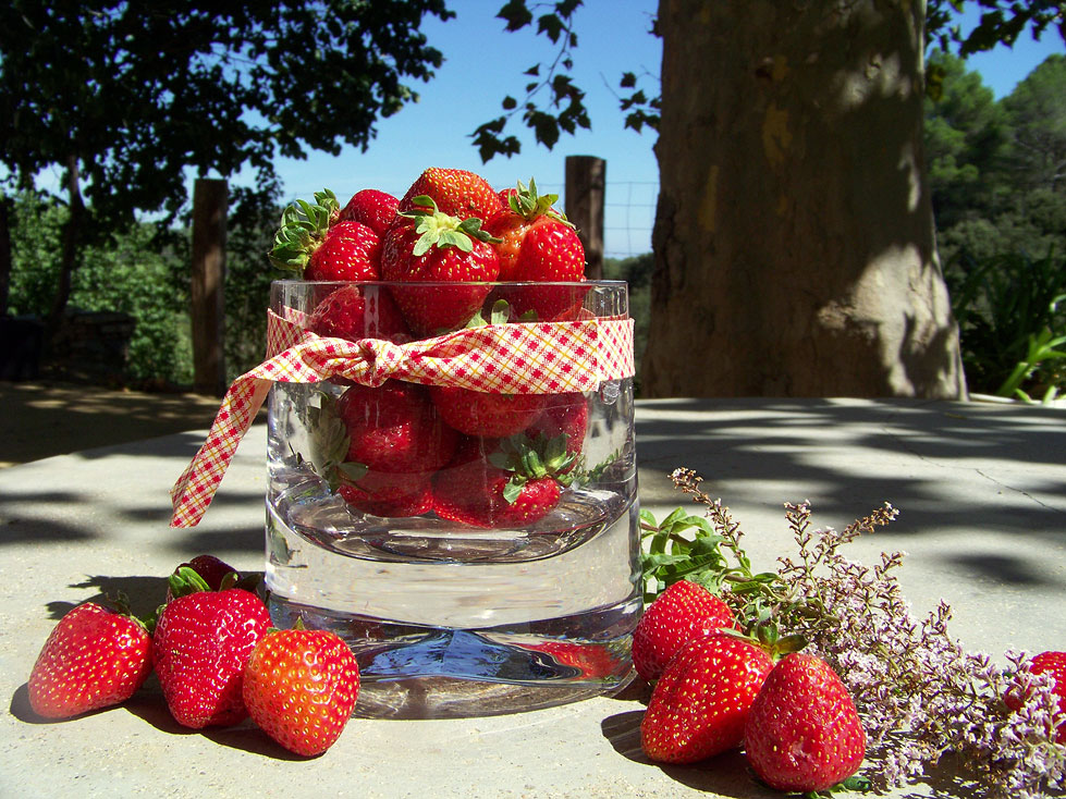 un vaso de fresas